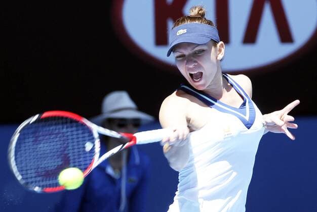 (140122) -- MELBOURNE, Jan. 22, 2014 (Xinhua) -- Simona Halep of Romania hits a return during her women s singles quarterfinal at 2014 Australian Open tennis tournament in Melbourne, Australia, Jan. 22, 2014. (Xinhua Jin Linpeng) (SP)AUSTRALIA-MELBOURNE-TENNIS-CIBULKOVA-HALEP 