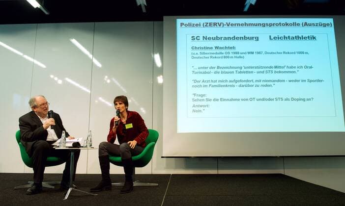 Doping-Opfer-Hilfe e.V. Berlin 21.01.2014 Heinrich Böll Stiftung Berlin Symposium zu Ehren von Prof Dr Werner FRANKE vlnr Prof Dr Werner FRANKE Zellbiologe und Krebsforscher Gabi LESCH SEWING Deutsche Leichtathletik Nationalmannschaft 1985-1992
