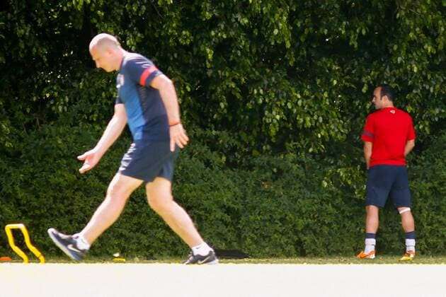 Landon Donovan erleichtert sich am Rande des Trainings - WM Vorbereitung US Nationalteam in Sao Paulo (Barra Funda) - Brasilien x(3137)xRafaelxNeddermeyerx xFotox 