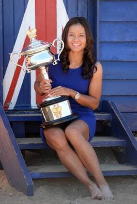 Li Na of China poses with the trophy on Brighton Beach in Melbourne, Australia, on Jan. 26, 2014. Li Na defeated Dominika Cibulkova of Slovakia in the women s singles final at the 2014 Australian Open tennis tournament and claimed the title on Jan. 25. (Xinhua Li Jundong) (SP)AUSTRALIA-MELBOURNE-TENNIS-LI NA 