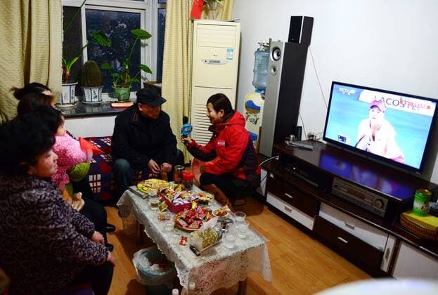 WUHAN, CHINA - JANUARY 25: (CHINA OUT) Li Na s grandfather Li Longli speaks to a journalist at home during Australian Open women s final match of Li Na on January 25, 2014 in Wuhan, Hubei Province of China.  CFP1548 