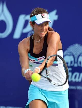 PTT Pattaya Open 2014,WTA Tennis Turnier,International Series, Dusit Resort in Pattaya,Thailand, Julia Goerges (GER), Aktion,Einzelbild,Halbkoerper,Hochformat,