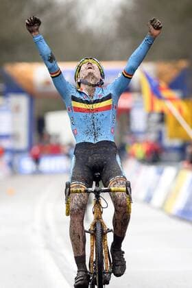 Aerts Thijs (BEL) - CYCLO CROSS : WM juniors homme - UCI - Hoogerheide - 01 02 2014 Photonews Panoramic 