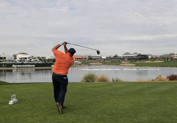 February 02, 2014: Kevin Stadler (Denver, CO) tees off at the 18th hole during the 2014 Waste Management Phoenix Open at the TPC Stadium golf course in Scottsdale Arizona. . GOLF: FEB 02 PGA Golf Herren - Waste Management Phoenix Open - Final Round Icon20172897 EDITORIAL USE ONLY