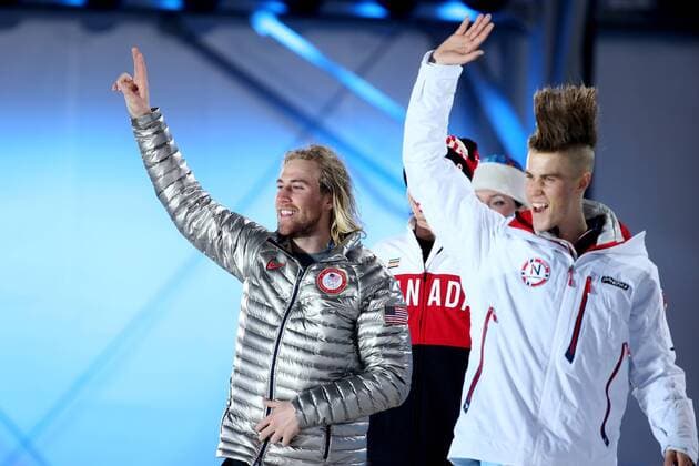OLYMPIA - Olympische Spiele 2014 SOTSCHI,RUSSLAND,08.FEB.14 - DIVERS, OLYMPIA, SNOWBOARD - Olympische Winterspiele Sotschi 2014, Slopestyle der Herren, Siegerehrung, Medaillenvergabe am Medal Plaza. Bild zeigt den Jubel von Sage Kotsenburg (USA) und Staale Sandbech (NOR). 