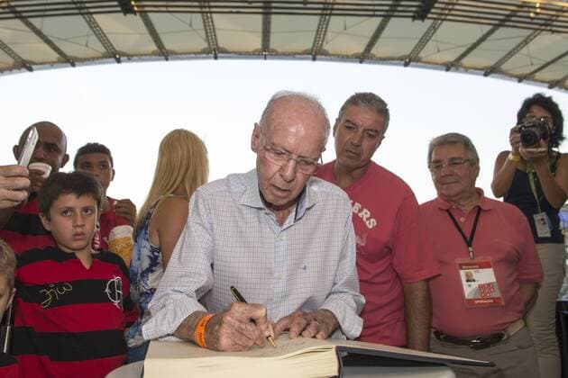 RIO DE JANEIRO, RJ - 08 02 2014 FLAMENGO X FLUMINENSE - Mario Lobo Zagallo trägt sich in das Goldene Buch des Stadions ein x(11)xCelsoxPupox xFotoarenax  (21705)