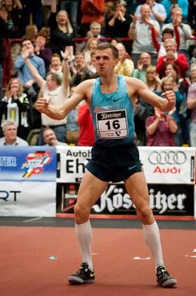 Arnstadt 08 02 2014 Sporthalle am Jahnsportpark 38. und letzte Meeting Hochsprung mit Musik im Foto: Alexsey Dmitrik (RUS, Bestleistung 2,36m) überspringt in Arnstadt 2,40m