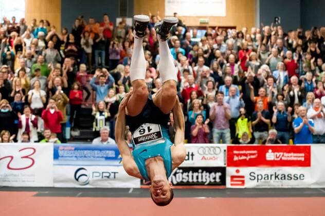 Arnstadt 08 02 2014 Sporthalle am Jahnsportpark 38. und letzte Meeting Hochsprung mit Musik im Foto: Alexsey Dmitrik (RUS, Bestleistung 2,36m) sprang in Arnstadt 2,40m und schlägt vor Freude einen Salto