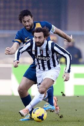Db Verona 09 02 2014 - campionato di calcio serie A Hellas Verona-Juventus foto Daniele Buffa Image Sport nella foto: Andrea Pirlo-Luca Toni 