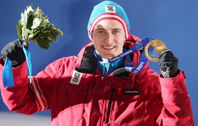 OLYMPIA - Olympische Spiele 2014 SOTSCHI,RUSSLAND,09.FEB.14 - DIVERS, OLYMPIA, SKI ALPIN - Olympische Winterspiele Sotschi 2014, Abfahrt der Herren, Siegerehrung, Medaillenvergabe am Medal Plaza. Bild zeigt Matthias Mayer (AUT). Keywords: Medaille. 