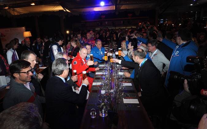 09.02.2014, Austria Tirol House, Krasnaya Polyana, RUS, Sochi, 2014, Besuch von Vladimir Putin, im Bild Russlands Praesident Wladimir Putin, Musiker, Sigi Wolf, Peter Mennel (OEOC), Karl Schranz, ÖOC Präsident Karl Stoss trinken zusammen Bier Russlands Praesident Wladimir Putin, Musiker, Sigi Wolf, Peter Mennel (OEOC), Karl Schranz, ÖOC Präsident Karl Stoss trinken zusammen Bier during the Olympic Winter Games Sochi 2014 at the Austria Tirol House in Krasnaya Polyana, Romania on 2014 02 09. ,  EP_spi E  