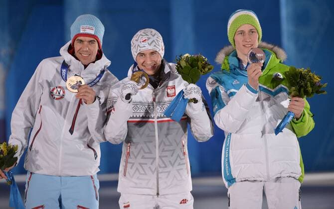 Slovania s Peter Prevc (R-L), Poland s Kamil Stoch and Norway s Anders Bardal hold their bronze, gold and silver medals during the victory ceremony for men s individual normal hill ski jumping at the Sochi 2014 Winter Olympics on February 10, 2014 in Sochi, Russia.  OLY20140210142