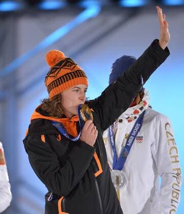 The Netherland s Ireen Wüst kisses her gold medal during the victory ceremony for ladies 3000M speed skating at the Sochi 2014 Winter Olympics on February 10, 2014 in Sochi, Russia.  OLY20140210160
