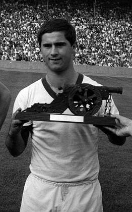 FC Bayern 26.08.1967 Gerd Müller mit Torjäger-Kanone