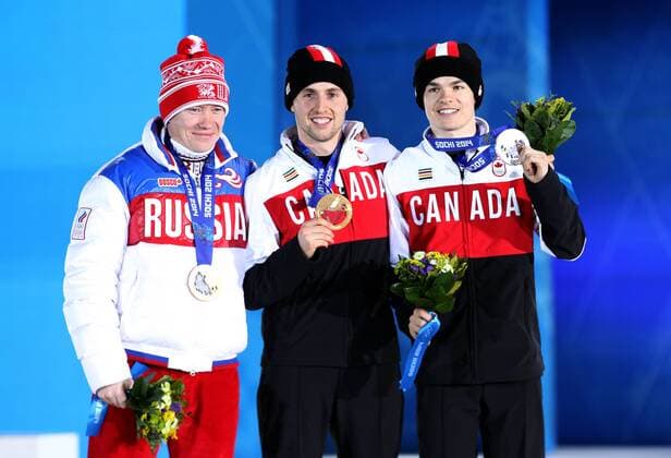 OLYMPIA - Olympische Spiele 2014 SOTSCHI,RUSSLAND,11.FEB.14 - DIVERS, OLYMPIA, FREE SKI, FREESTYLE SKIING - Olympische Winterspiele Sotschi 2014, Moguls, Herren, Siegerehrung, Medaillenvergabe am Medal Plaza. Bild zeigt Alexandr Smyshlyaev (RUS), Alex Bilodeau und Mikael Kingsbury (CAN). Keywords: Medaille.