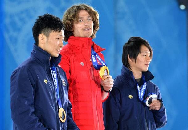 From left to right, silver medalist, Japan s Ayumu Hirano, Gold medalist, Switzerland s Louri Podladtchikov and bronze medalist, Japan s Taku Hiraoka, pose during the victory ceremony for men s snowboard halfpipe, at the Sochi 2014 Winter Olympics on February 12, 2014 in Sochi, Russia.  OLY20140212352