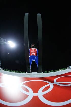 OLYMPIA - Olympische Spiele 2014 KRASNAJA POLJANA,RUSSLAND,12.FEB.14 - DIVERS, OLYMPIA, SKI NORDISCH, SKISPRINGEN - Olympische Winterspiele Sotschi 2014, RusSki Gorki Jumping Center, Esto-Sadok, Grossschanze, Training der Herren. Bild zeigt Roberto Dellasega (ITA). 