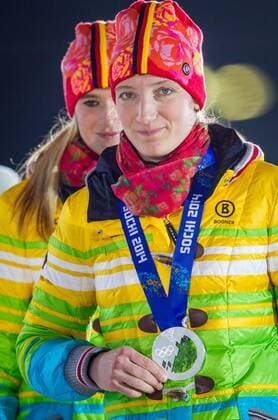 Sotschi, 12.02.2014, Olympiapark Sotschi, Medaillen-Übergabe im Bild: Gold für Natalie Geisenberger (Deutschland) und Silber für Tatjana Hüfner (Deutschland), Rodeln, Einzel der Frauen