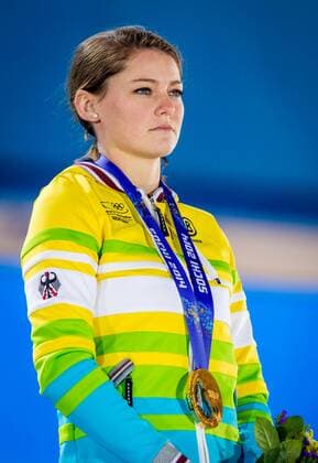 Sotschi, 12.02.2014, Olympiapark Sotschi, Medaillen-Übergabe im Bild: Gold für Carina Vogt (Deutschland) im Skispringen der Frauen von der Normalschanze