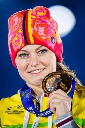 Sotschi, 12.02.2014, Olympiapark Sotschi, Medaillen-Übergabe im Bild: Gold für Carina Vogt (Deutschland) im Skispringen der Frauen von der Normalschanze