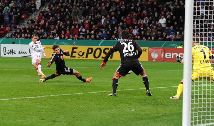 12-02-2014, Fussball, Saison 2013-2014, DFB-Pokal Viertelfinale, Bayer 04 Leverkusen - 1. FC Kaiserslautern, Ruben Jenssen (1. FC Kaiserslautern), li., erzielt das Tor zum 0-1