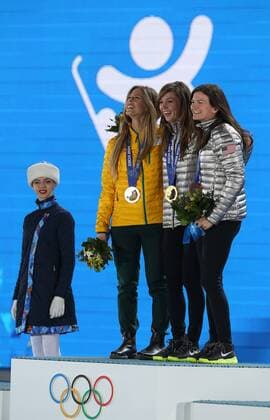 ITAR-TASS: SOCHI, RUSSIA. FEBRUARY 13, 2014. Australia s Torah Bright (Silver), US snowboarders Kaitlyn Farrington (Gold) and Kelly Clark (Bronze) pose with their medals at a victory ceremony for the Snowboarding Women s Halfpipe event at the Sochi 2014 Winter Olympic Games, at Medals Plaza.  premiumd Aufmacher RE13924F