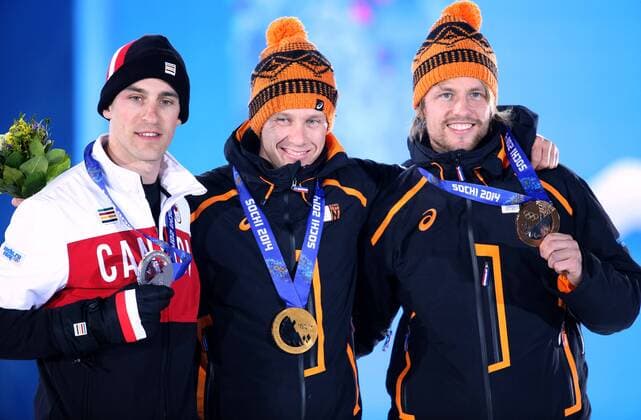 OLYMPIA - Olympische Spiele 2014 SOTSCHI,RUSSLAND,13.FEB.14 - DIVERS, OLYMPIA, EISSCHNELLLAUF - Olympische Winterspiele Sotschi 2014, 1000m der Herren, Siegerehrung, Medaillenvergabe am Medal Plaza. Bild zeigt Denny Morrison (CAN), Stefan Groothuis (NED) und Michel Mulder (NED). Keywords: Medaille. 