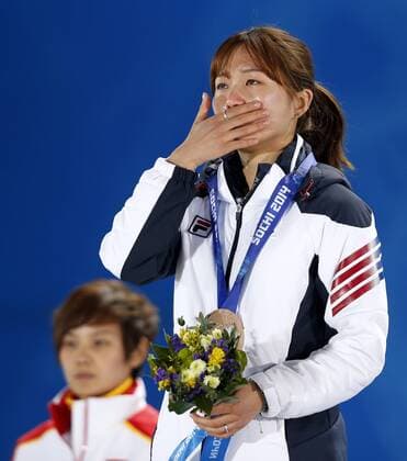 (140213) -- SOCHI, Feb. 13, 2014 (Xinhua) -- Bronze medalist South Korea s Park Seung-hi reacts during the awarding ceremony for the ladies 500m event of Short Track at the 2014 Winter Olympic Games in Sochi, Russia, Feb. 13, 2014. Park Seung-hi won the bronze medal with a time of 54.207 seconds. (Xinhua Wang Lili) (SP)OLY-RUSSIA-SOCHI-SHORT TRACK-LADIES 500M 