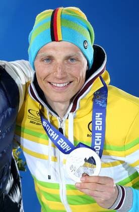 OLYMPIA - Olympische Spiele 2014 SOTSCHI,RUSSLAND,14.FEB.14 - DIVERS, OLYMPIA, BIATHLON- Olympische Winterspiele Sotschi 2014, Siegerehrung, Medaillenvergabe am Medal Plaza, 20km Einzel der Herren. Bild zeigt Erik Lesser (GER). Keywords: Medaille. 