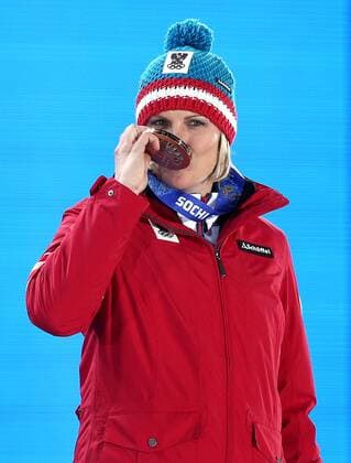 OLYMPIA - Olympische Spiele 2014 SOTSCHI,RUSSLAND,15.FEB.14 - DIVERS, OLYMPIA, SKI ALPIN - Olympische Winterspiele Sotschi 2014, Super G der Damen, Siegerehrung, Medaillenvergabe am Medal Plaza. Bild zeigt Nicole Hosp (AUT). Keywords: Medaillie. 