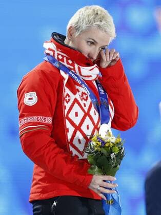 (140215) -- SOCHI, Feb. 15, 2014 (Xinhua) -- Alla Tsuper of Belarus poses during the awarding ceremony for the ladies aerials final of freestyle skiing at the 2014 Sochi Winter Olympic Games in Sochi, Russia, Feb. 15, 2014. Alla Tsuper won the gold medal with 98.01 points. (Xinhua Wang Lili) (SP)OLY-RUSSIA-SOCHI-FREESTYLE SKIING-LADIES AERIALS FINAL 