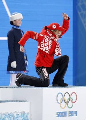 (140215) -- SOCHI, Feb. 15, 2014 (Xinhua) -- Gold medalist Darya Domracheva of Belarus poses during the awarding ceremony for the women s 15km individual of Biathlon at the 2014 Sochi Winter Olympic Games in Sochi, Russia, Feb. 15, 2014. (Xinhua Wang Lili) (SP)OLY-RUSSIA-SOCHI-BIATHLON-WOMEN S 15KM INDIVIDUAL 