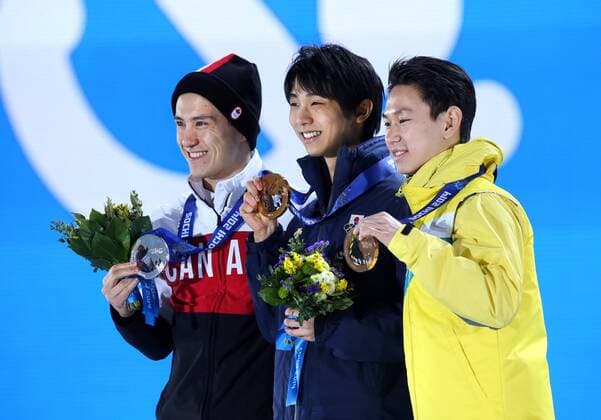 (From L to R) Canada s silver medalist Patrick Chan, Japan s gold medalist Yuzuru Hanyu and Kazakhstan s bronze medalist Denis Ten jubilate during the medal ceremony of the men s figure skating during the Sochi Winter Olympics on February 15, 2014.  OLY20140215526