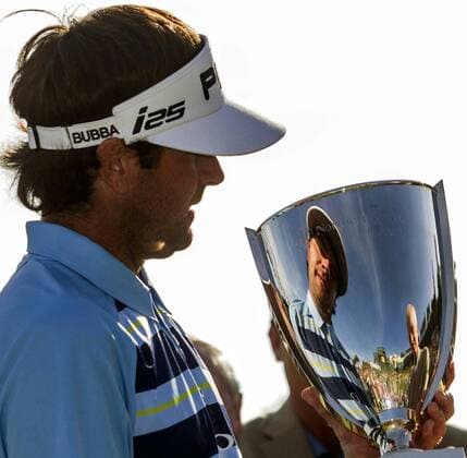 Bubba Watson celebrates with his trophy at the awarding ceremony of the PGA Golf Herren Tour Northern Trust Open golf tournament at Riviera Country Club in Los Angeles, Feb. 16, 2014.(Xinhua Zhao Hanrong) (SP)U.S.-LOS ANGELES-GOLF-PGA-NORTHERN TRUST OPEN 