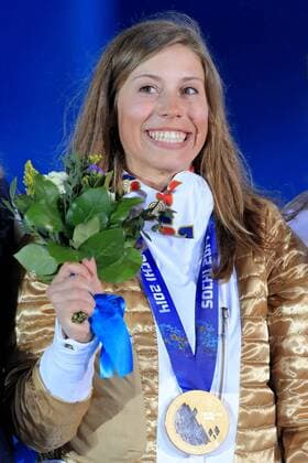 ITAR-TASS: SOCHI, RUSSIA. FEBRUARY 16, 2014. Gold medalist Eva Samkova of Czech Republic at a victory ceremony for the women s snowboard cross event at the Sochi 2014 Winter Olympic Games, at Medals Plaza.  premiumd Aufmacher RE139B4C