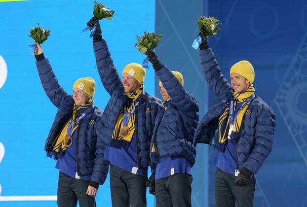 OLYMPIA - Olympische Spiele 2014 SOTSCHI,RUSSLAND,17.FEB.14 - DIVERS, OLYMPIA, SKI NORDISCH, LANGLAUF - Olympische Winterspiele Sotschi 2014, 4x10km Staffel der Herren, Siegerehrung, Medaillenvergabe am Medal Plaza. Bild zeigt den Jubel von Lars Nelson, Daniel Richardsson, Johan Olsson und Marcus Hellner (SWE). Keyword: Medaille