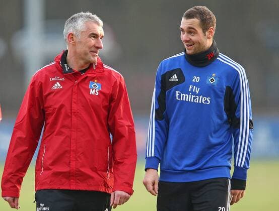 17.02.2014, Fussball 1. Bundesliga, Training des Hamburger SV auf dem Trainingsgelände an der Imtech-Arena Hamburg. v.l. Trainer Mirko Slomka (Hamburg) und Pierre-Michel Lasogga (Hamburg) 