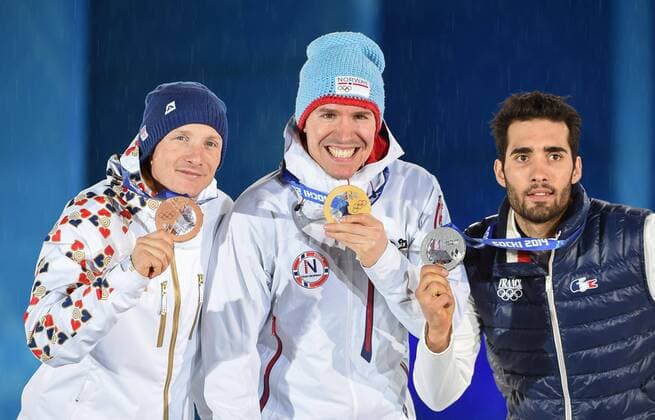 (140218) -- SOCHI, Feb. 18, 2014 (Xinhua) -- Gold medalist Emil Hegle Svendsen (C) of Norway, silver medalist Martin Fourcade (R) of France and bronze medalist Ondrej Moravec of Czech Republic pose at the victory ceremony for the men s 15km mass start of Biathlon at the 2014 Sochi Winter Olympic Games in Sochi, Russia, Feb. 18, 2014. (Xinhua Wang Haofei) (SP)OLY-RUSSIA-SOCHI-BIATHLON-MEN S 15 KM MASS START 
