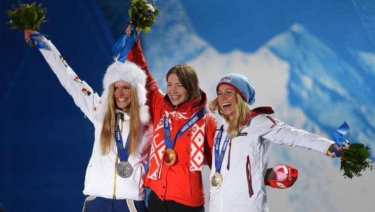 (140218) -- SOCHI, Feb. 18, 2014 (Xinhua) -- Gold medalist Darya Domracheva (C) of Belarus, silver medalist Gabriela Soukalova (L) of Czech Republic and bronze medalist Tiril Eckhoff of Norway pose at the victory ceremony for the women s 12.5km mass start of Biathlon at the 2014 Sochi Winter Olympic Games in Sochi, Russia, Feb. 18, 2014. (Xinhua Wang Haofei) (SP)OLY-RUSSIA-SOCHI-BIATHLON-WOMEN S 12.5 KM MASS START 