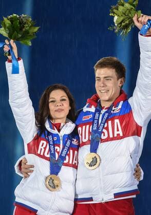 (140218) -- SOCHI, Feb. 18, 2014 (Xinhua) -- Bronze medalists Elena Ilinykh (L) Nikita Katsalapov of Russia pose at the victory ceremony for the ice dance of the Figure Skating at the 2014 Sochi Winter Olympic Games in Sochi, Russia, Feb. 18, 2014. (Xinhua Wang Haofei) (SP)OLY-RUSSIA-SOCHI-FIGURE SKATING-ICE DANCE 