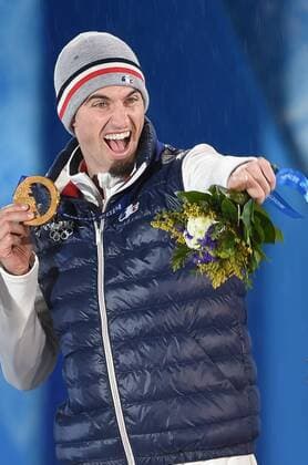 (140218) -- SOCHI, Feb. 18, 2014 (Xinhua) -- Gold medalist Pierre Vaultier of France poses at the victory ceremony for men s snowboard cross at the 2014 Sochi Winter Olympic Games in Sochi, Russia, Feb. 18, 2014. (Xinhua Wang Haofei) (SP)OLY-RUSSIA-SOCHI-SNOWBOARD-MEN S SNOWBOARD CROSS 