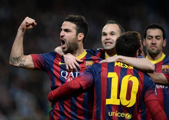 FUSSBALL CHAMPIONS LEAGUE ACHTELFINALE HINSPIEL SAISON 2013 2014 Manchester City - FC Barcelona 18.02.2014 JUBEL Barca; Cesc Fabregas, Andres Iniesta und Torschütze zum 0-1 Lionel Messi (v.li.) 