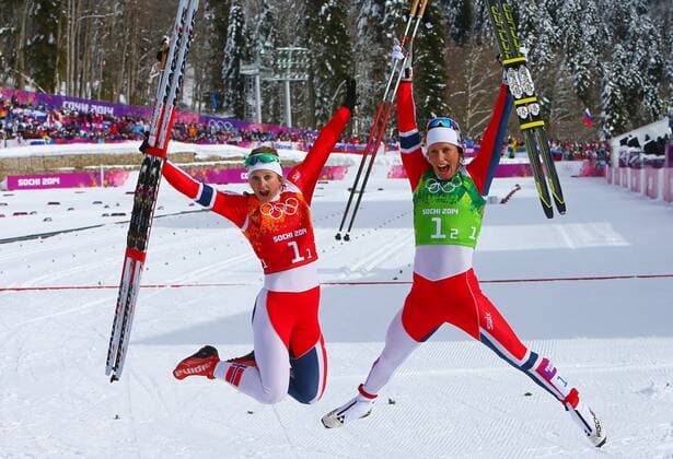 (140219) -- SOCHI, Feb. 19, 2014 (Xinhua) -- Gold medalists Ingvild Flugstad Östberg (L) and Marit Björgen of Norway jump up for celebration after the ladies team sprint classic of Cross Country at the 2014 Sochi Winter Olympic Games in Sochi, Russia, Feb. 19, 2014. Team Norway won the gold medal with 16 minutes and 4.05 seconds. (Xinhua Gong Bing) (SP)OLY-RUSSIA-SOCHI-CROSS COUNTRY-LADIES TEAM SPRINT CLASSIC 