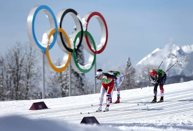 OLYMPIA - Olympische Spiele 2014 KRASNAJA POLJANA,RUSSLAND,19.FEB.14 - DIVERS, OLYMPIA, SKI NORDISCH, LANGLAUF - Olympische Winterspiele Sotschi 2014, Laura Center, Khrebet Psekhako, Teambewerb, 6x1,3km Team Sprint der Damen, klassisch. Bild zeigt Marit Björgen (NOR), Stina Nilsson (SWE) und Kikkan Randall (USA). Keyword: Olympische Ringe. 