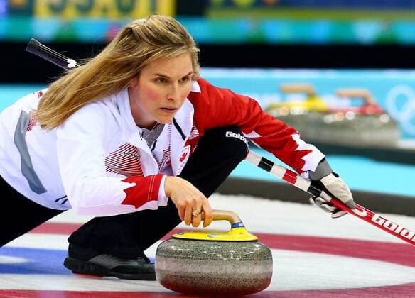 (140220) -- SOCHI, Feb. 20, 2014 (Xinhua) -- Canada s Jennifer Jones competes during the women s gold medal competition of curling event at the 2014 Sochi Winter Olympic Games in Sochi, Russia, Feb. 20, 2014. Canada won the game and claimed the gold medal of the event.(Xinhua Gong Bing) (SP)OLY-RUSSIA-SOCHI-CURLING-WOMEN S GOLD MEDAL-CAN VS SWE 