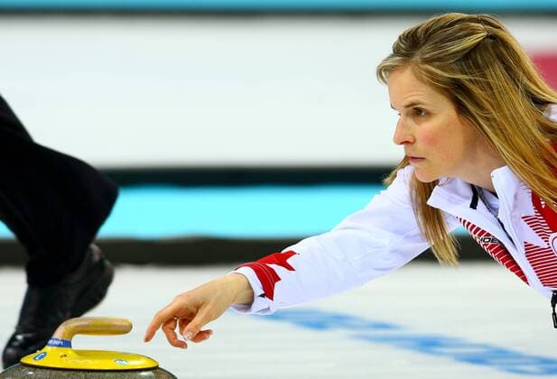 (140220) -- SOCHI, Feb. 20, 2014 (Xinhua) -- Canada s Jennifer Jones competes during the women s gold medal competition of curling event at the 2014 Sochi Winter Olympic Games in Sochi, Russia, Feb. 20, 2014. Canada won the game and claimed the gold medal of the event.(Xinhua Gong Bing) (SP)OLY-RUSSIA-SOCHI-CURLING-WOMEN S GOLD MEDAL-CAN VS SWE 