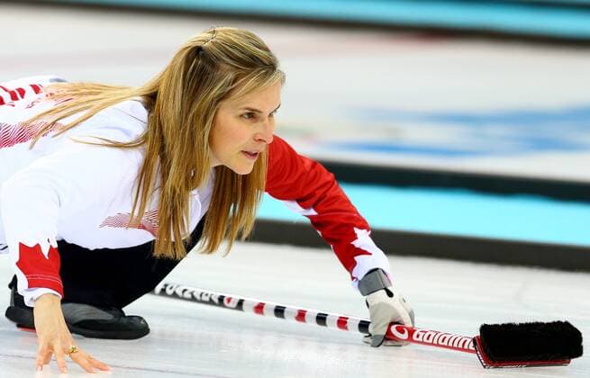 (140220) -- SOCHI, Feb. 20, 2014 (Xinhua) -- Jennifer Jones of Canada competes during the women s gold medal competition of curling event between Canada and Sweden at the 2014 Sochi Winter Olympic Games in Sochi, Russia, Feb. 20, 2014. Canada won 6-3 and claimed the gold medal of the event. (Xinhua Gong Bing) (SP)OLY-RUSSIA-SOCHI-CURLING-WOMEN S GOLD MEDAL-CAN VS SWE 