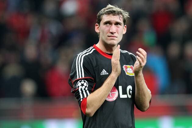 Stefan REINARTZ (LEV) ist nach Spielende enttaeuscht und verabschiedet sich von den Fans Fussball Champions League, Achtelfinale, Bayer Leverkusen (LEV) - Paris St. Germain (PSG) 0:4, am 18.02.2014 in Leverkusen Deutschland.