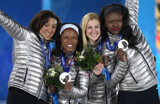 OLYMPIA - Olympische Spiele 2014 SOTSCHI,RUSSLAND,20.FEB.14 - DIVERS, OLYMPIA, BOB - Olympische Winterspiele Sotschi 2014, Zweierbob, 2er der Damen, Siegerehrung, Medaillenvergabe am Medal Plaza. Bild zeigt den Jubel von Elana Meyers, Lauryn Williams, Jamie Greubel und Aja Evans (USA). Keywords: Medaille. 
