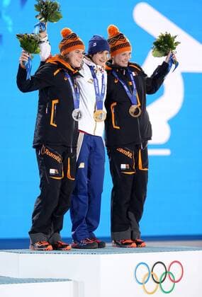 OLYMPIA - Olympische Spiele 2014 SOTSCHI,RUSSLAND,20.FEB.14 - DIVERS, OLYMPIA, EISSCHNELLLAUF - Olympische Winterspiele Sotschi 2014, 5000m der Damen, Siegerehrung, Medaillenvergabe am Medal Plaza. Bild zeigt den Jubel von Ireen Wuest (NED), Martina Sablikova (CZE) und Carien Kleibeuker (NED). Keywords: Medaillie. 